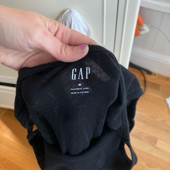 Gap size medium basic black tank top - Picture 3 of 3